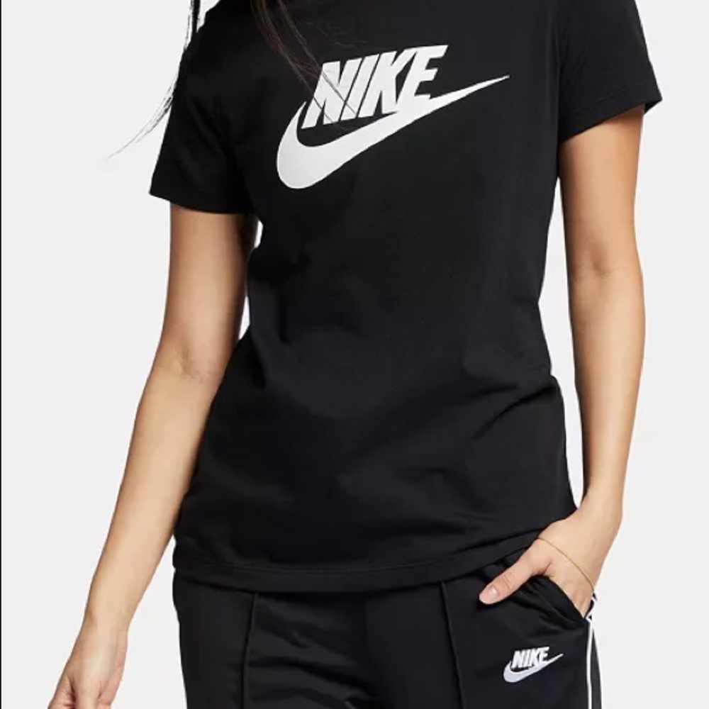 Nike women tee shirt
